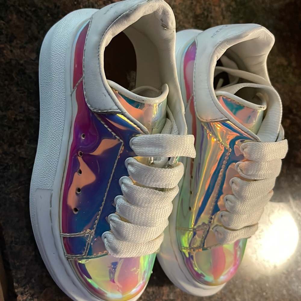 Toddler Alexander McQueen Kids
Oversized holographic-effect sneakers